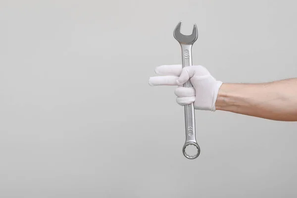 Handgriffschlüssel Mit Schlüssel Auf Weißem Hintergrund — Stockfoto