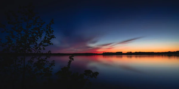 Vacker Solnedgång Över Sjön — Stockfoto