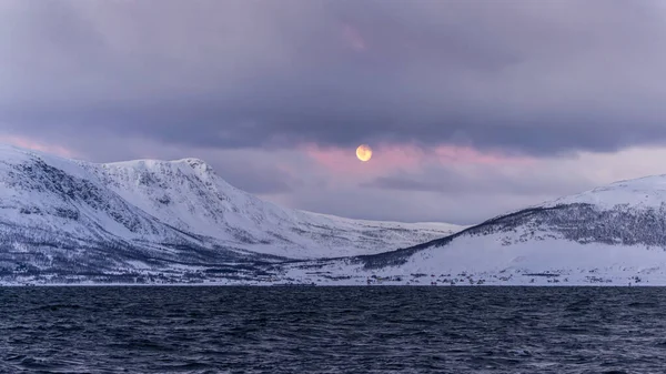 북극해에 산들의 아름다운 — 스톡 사진