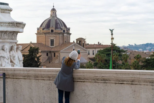 Mujer Joven Roma Italia — Foto de Stock