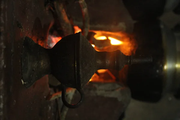 Closeup Shot Blacksmith Hand Holding Metal Plate — Stock Photo, Image