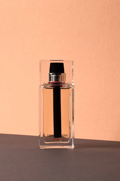 Parfum Fles Een Roze Achtergrond — Stockfoto