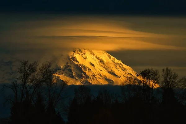 Belo Pôr Sol Sobre Montanha — Fotografia de Stock