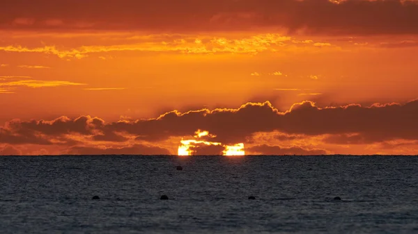 Ηλιοβασίλεμα Πάνω Από Θάλασσα — Φωτογραφία Αρχείου