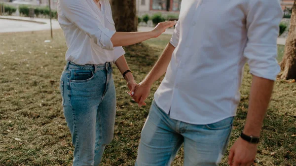 Pareja Enamorada Hombre Mujer Parque — Foto de Stock