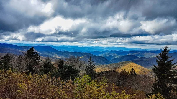 Beau Paysage Dans Les Montagnes — Photo