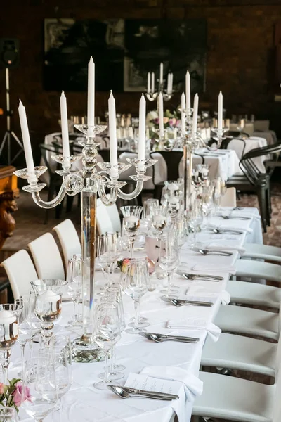 Magnifique Cadre Table Mariage Avec Verres Vin Blanc Fleurs — Photo