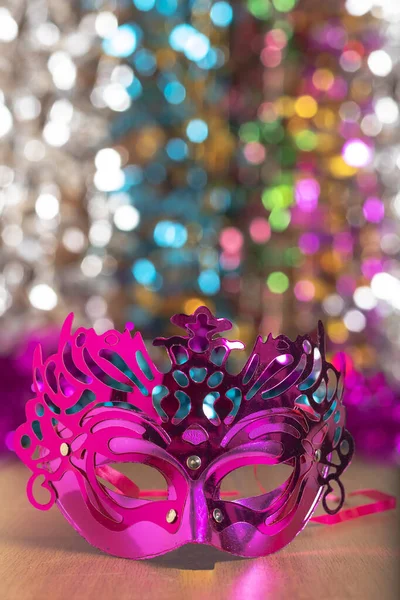 Máscara Carnaval Com Penas Fundo Azul — Fotografia de Stock