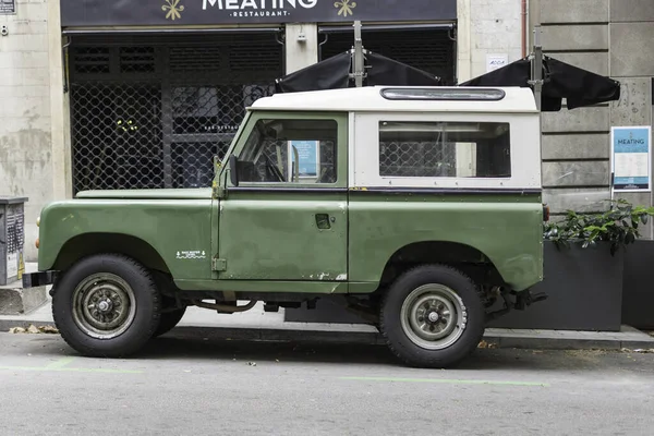 Carro Está Estacionado Rua — Fotografia de Stock