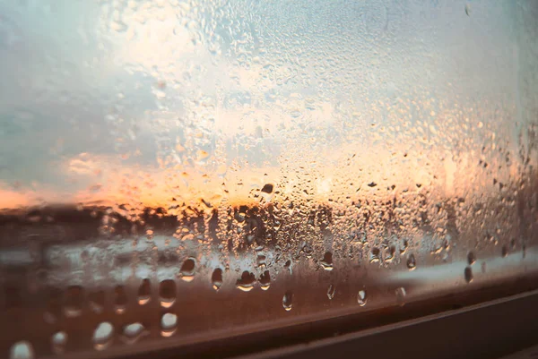 Regentropfen Auf Die Fensterscheibe — Stockfoto