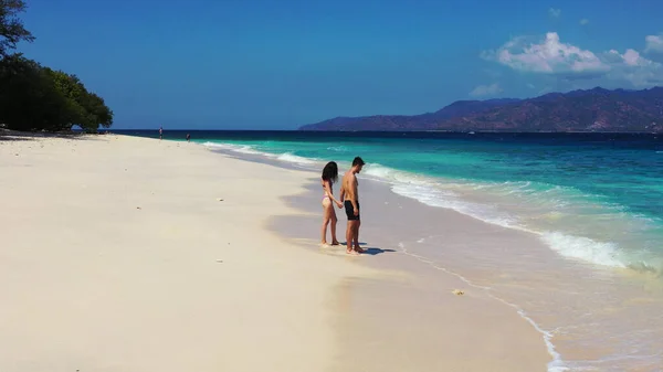 Coppia Sulla Spiaggia — Foto Stock