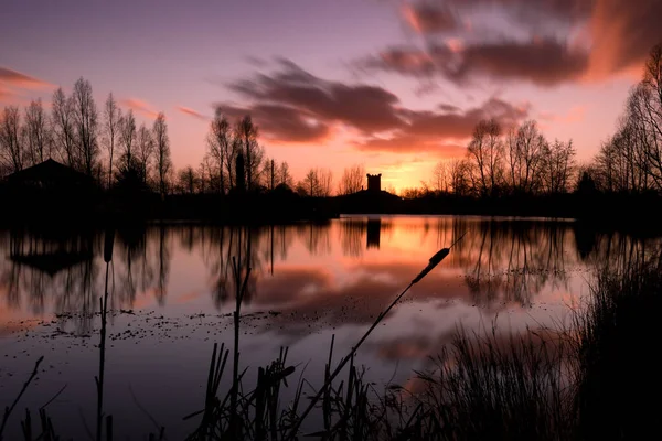 Hermoso Atardecer Sobre Lago —  Fotos de Stock