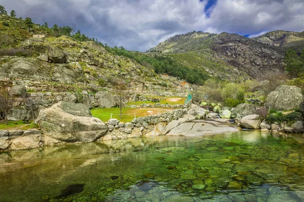 Wunderschöne Landschaft Mit Einem Fluss Den Bergen — Stockfoto