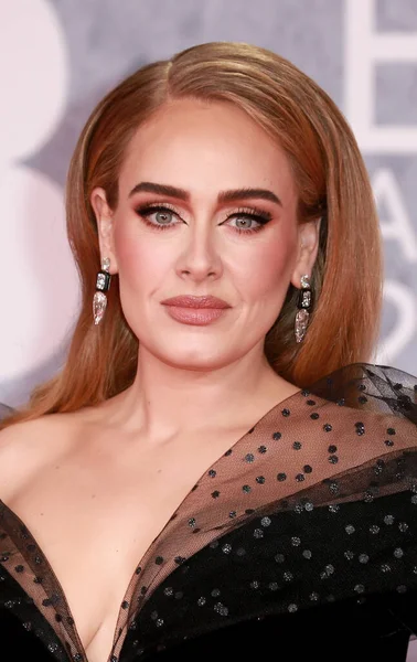 Potret Menarik Selebriti Wanita Adele Dalam Gaya Pakaian Berpose Untuk Stok Gambar