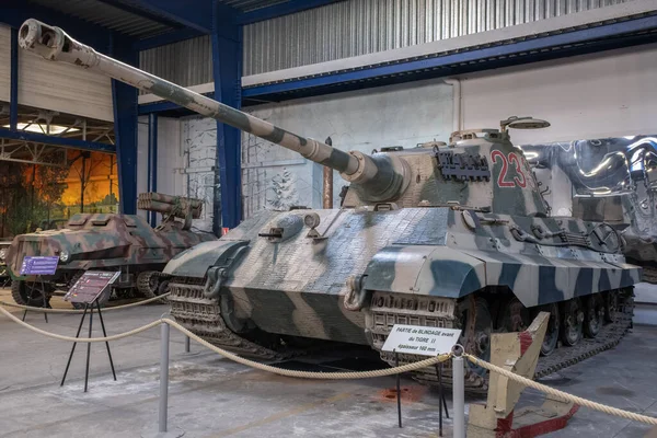 博物馆里的旧军用坦克 — 图库照片