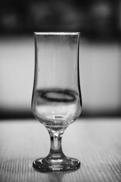 Egy Pohár Víz Egy Asztalon — Stock Fotó