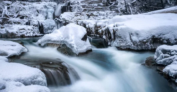 Belle Cascade Dans Forêt — Photo