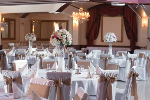 Mesa Boda Con Sillas Flores — Foto de Stock