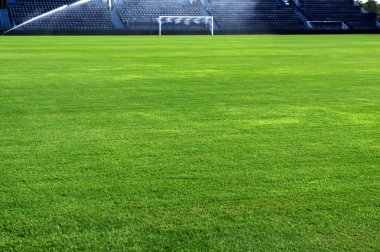 Futbol çim sahası sulama