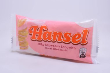 MANILA, PH - 30 Eylül - Hansel çilekli bisküvisi 30 Eylül 2021, Manila, Filipinler.