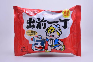 MANILA, PH - 30 Eylül - Nissin 30 Eylül 2021 tarihinde Manila, Filipinler 'de hazır şehriye.