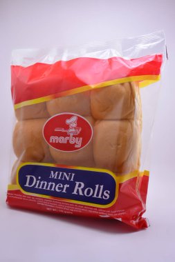 MANILA, PH - 30 Eylül - Marby mini akşam yemeği 30 Eylül 2021 tarihinde Manila, Filipinler 'de ekmek rulosu.