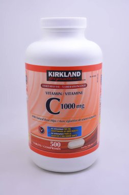 MANILA, PH - OCT 22 - Kirkland C vitamini 22 Ekim 2021, Manila, Filipinler.