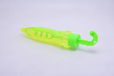 Çocuklar için yeşil renkli balon üfleyici