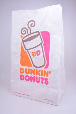 MANILA, PH - OCT 1 - Dunkin Donut kağıt torbası 1 Ekim 2021 'de Manila, Filipinler' de.