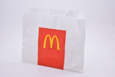 MANILA, PH - OCT 27 - McDonalds 27 Ekim 2021 'de Manila, Filipinler' de kağıt tutacağı kızartması