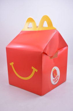 MANILA, PH - OCT 27 - McDonalds Mutlu Yemek Kutusu 27 Ekim 2021, Manila, Filipinler