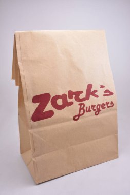 MANILA, PH - 27 Ekim 2021 'de Manila, Filipinler' de Zarks Burger Kese kağıdı