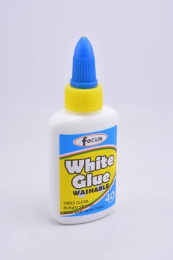 MANILA, PH - 24 AĞUSTOS - Manila, Filipinler 'de 24 Ağustos 2021 tarihinde beyaz yapıştırıcıya odaklan.