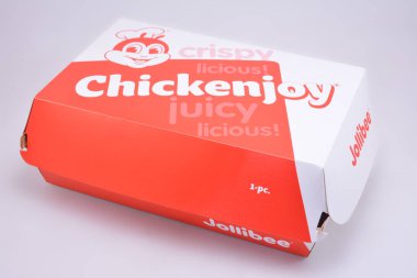 MANILA, PH - 24 Ağustos - Jollibee tavuksevinci 24 Ağustos 2021, Manila, Filipinler.