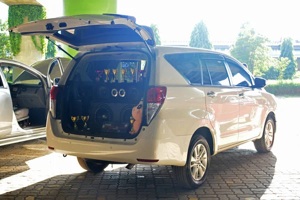 Marikina Nov Toyota Innova Car Sound Speaker Set Wild Rides — Foto de Stock