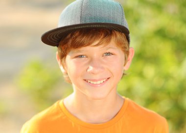 kapaklı şık çocuk