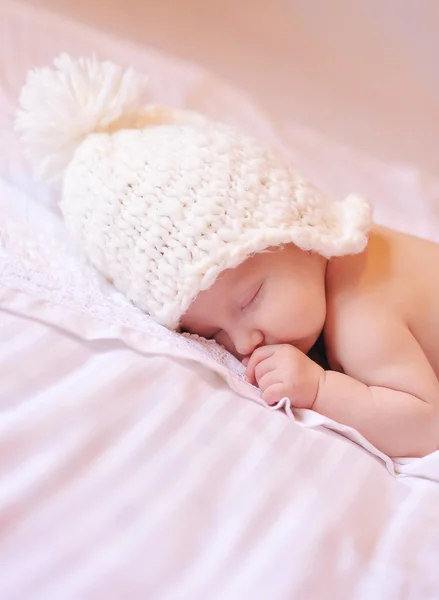 Schattige slapende baby — Stockfoto