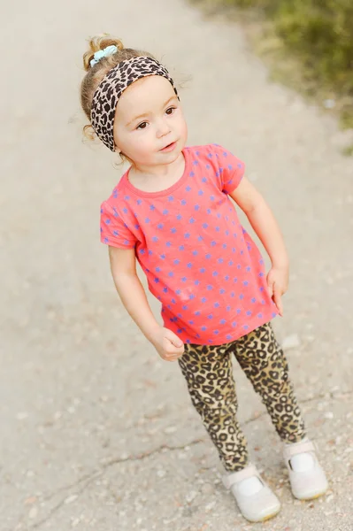 Baby girl walking outdoors — Stock Photo, Image