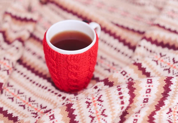 Knitting cup with tea — Stock Photo, Image