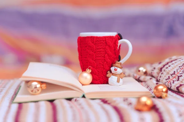 Noel süslemeleri ile örgü Kupası