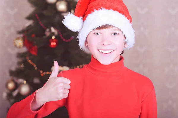 Šťastné dítě chlapec s vánoční čepici — Stock fotografie