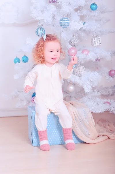 Christmas flicka i pyjamas — Stockfoto