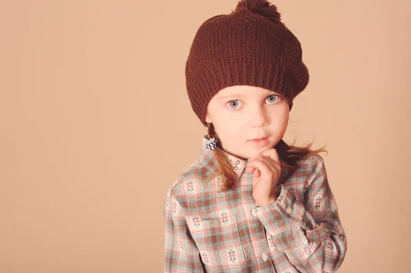 Cute baby girl wearing knitted hat in studio — Stockfoto