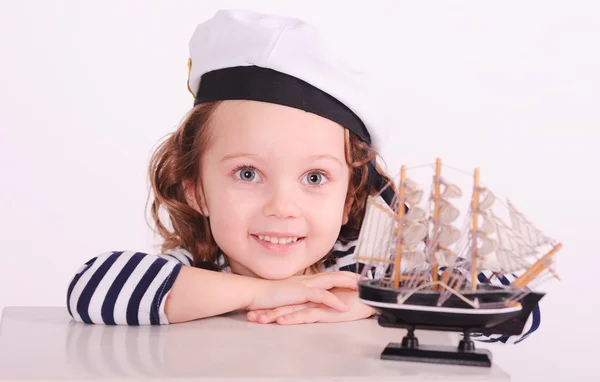 Girl with ship — Stock Photo, Image