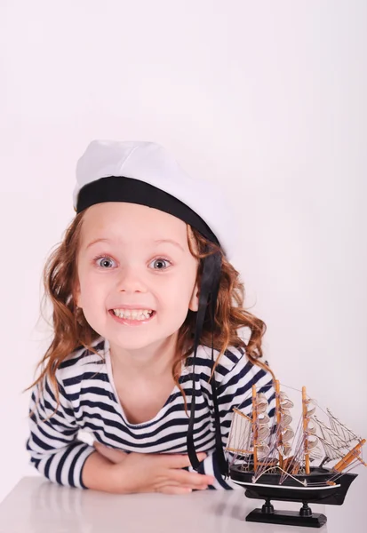 Girl with ship — Stock Photo, Image