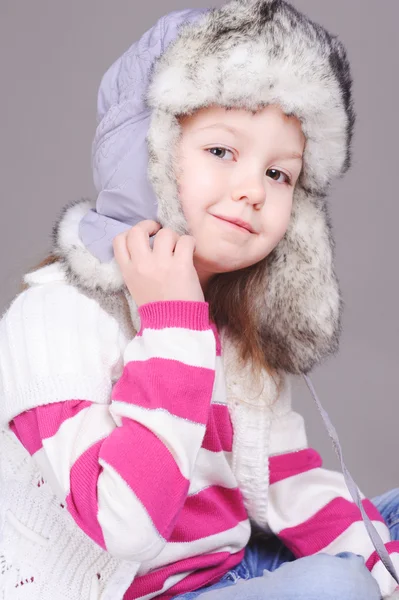 Menina bonito usando chapéu — Fotografia de Stock