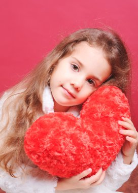 Valentine'nın kalp tutan şirin kız