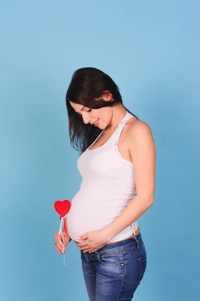 Mujer embarazada sonriente —  Fotos de Stock