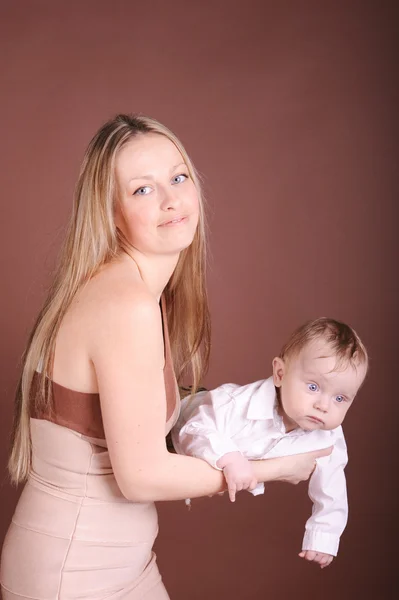Kvinna med baby — Stockfoto