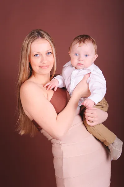 Woman holding baby — Stock Photo, Image